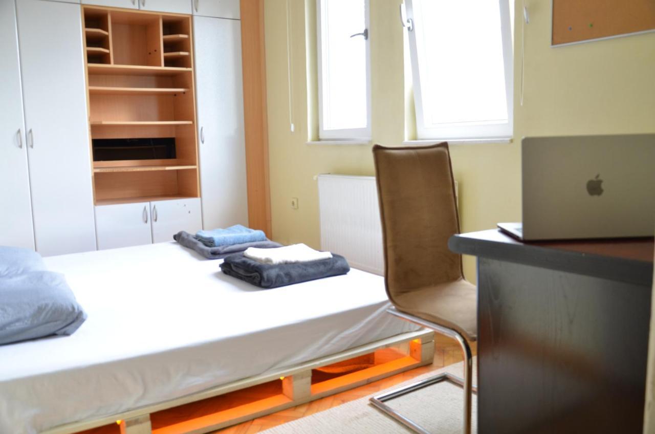 Center House Hostel Pristina Extérieur photo